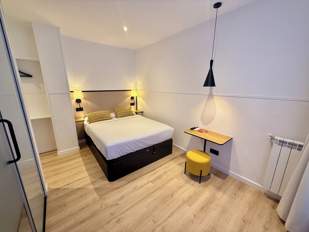 SUPERIOR, DOUBLE BED, CITY VIEW, BALCONY