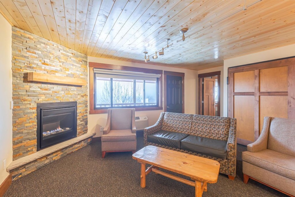 Eagle Ridge Resort 22/44