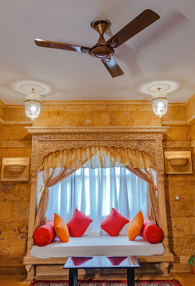 Vista Rooms at Patwa Haveli Road 45/63