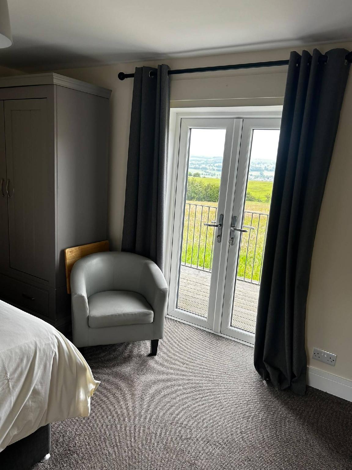 Deluxe, King Bed, Country Side View