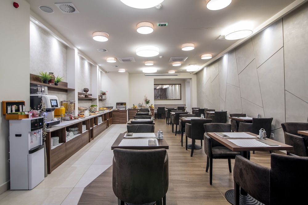 Opera Garni Hotel Belgrade 39/44