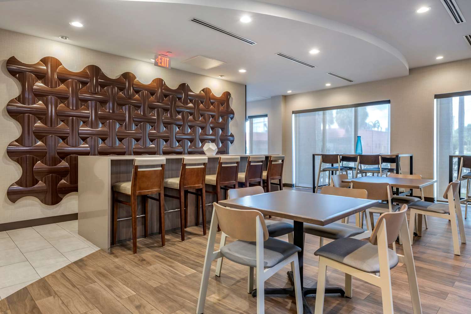 Comfort Suites Fort Lauderdale Airport & Cruise Port 13/18