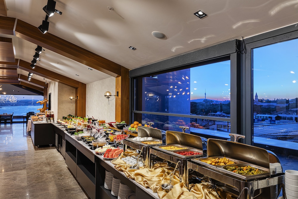 Demiray Hotel 28/50