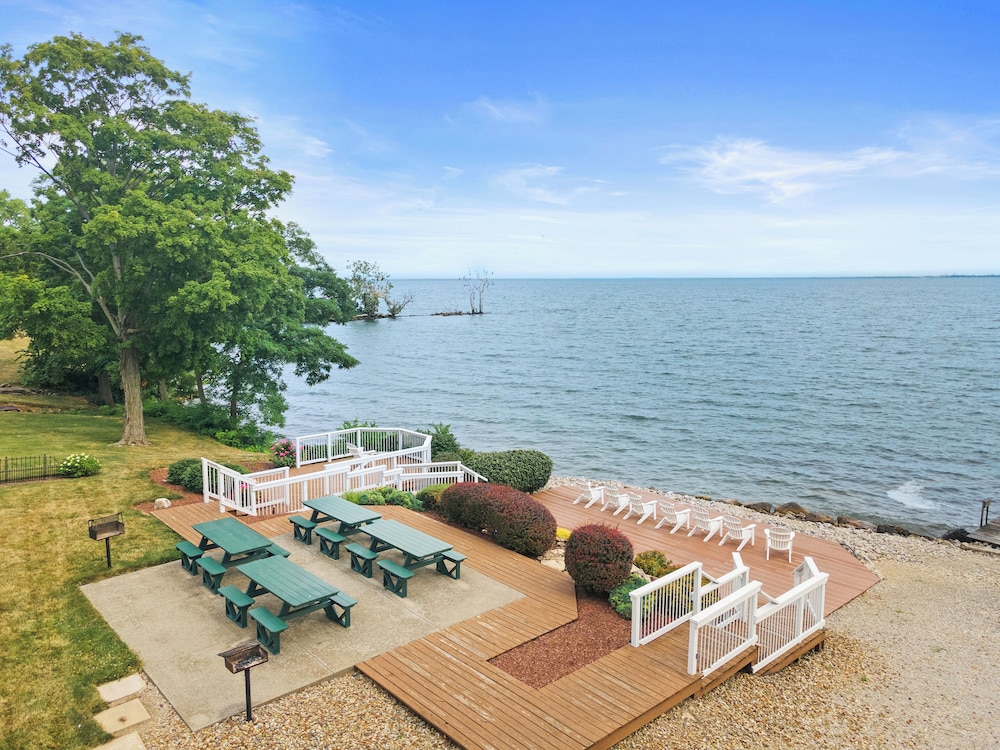 The Washington Boutique Hotel near Cedar Point & Sports Center 42/50