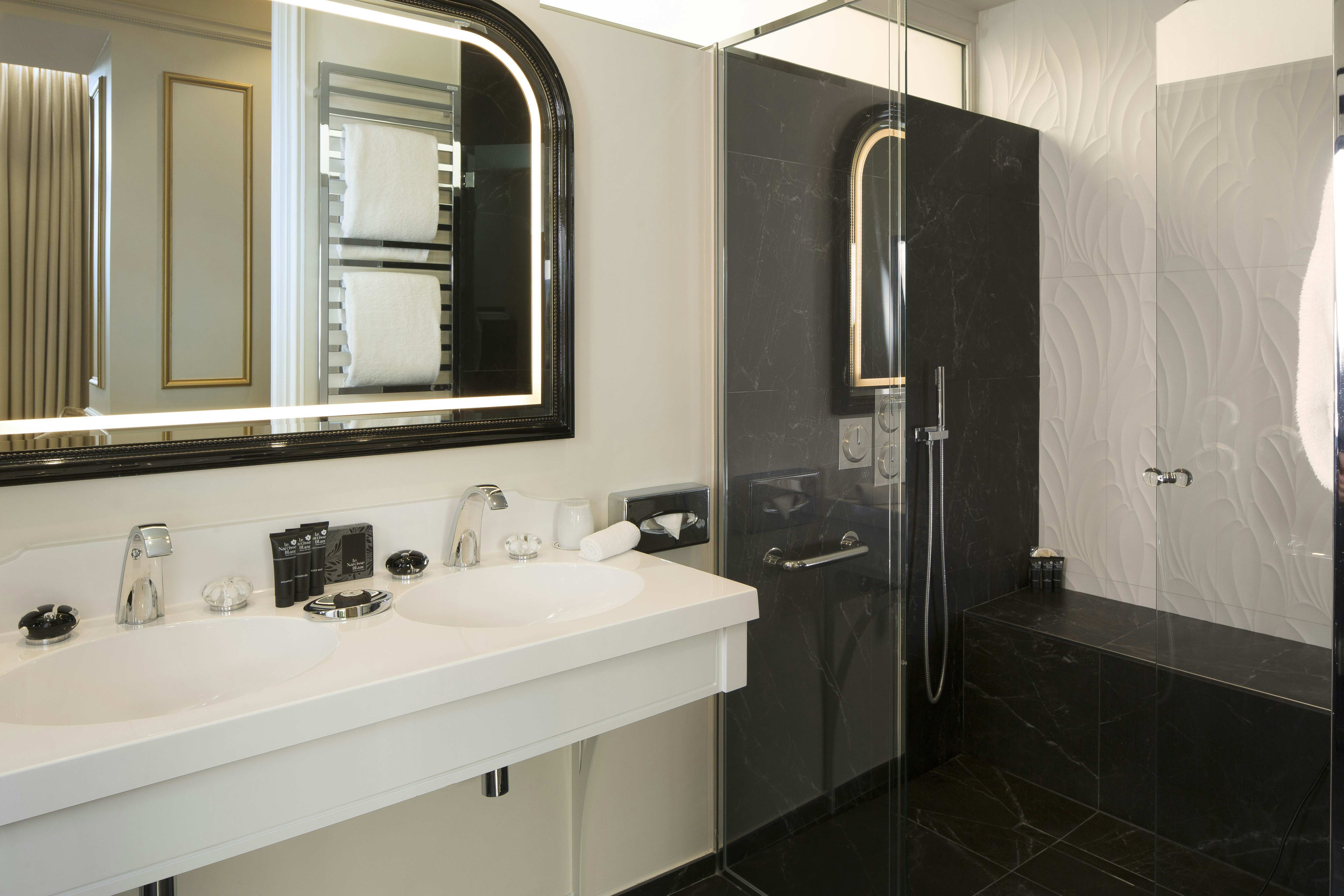 Hotel Le Narcisse Blanc Spa 83/85
