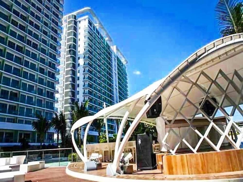 Azure Urban Resort By Adam's Crib 42/50