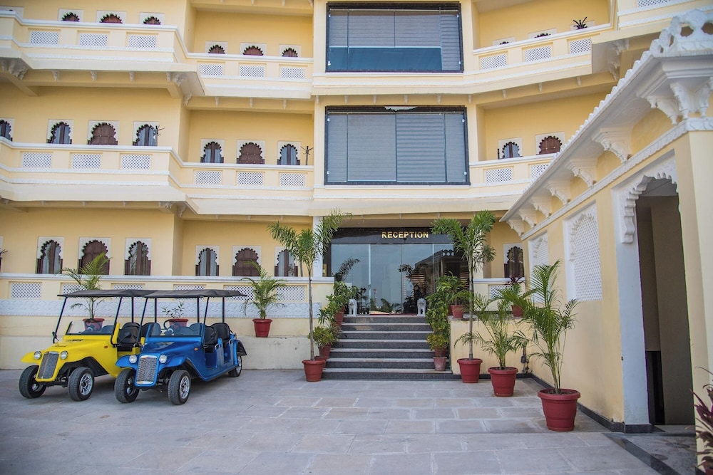 HOTEL LABH GARH PALACE 35/55