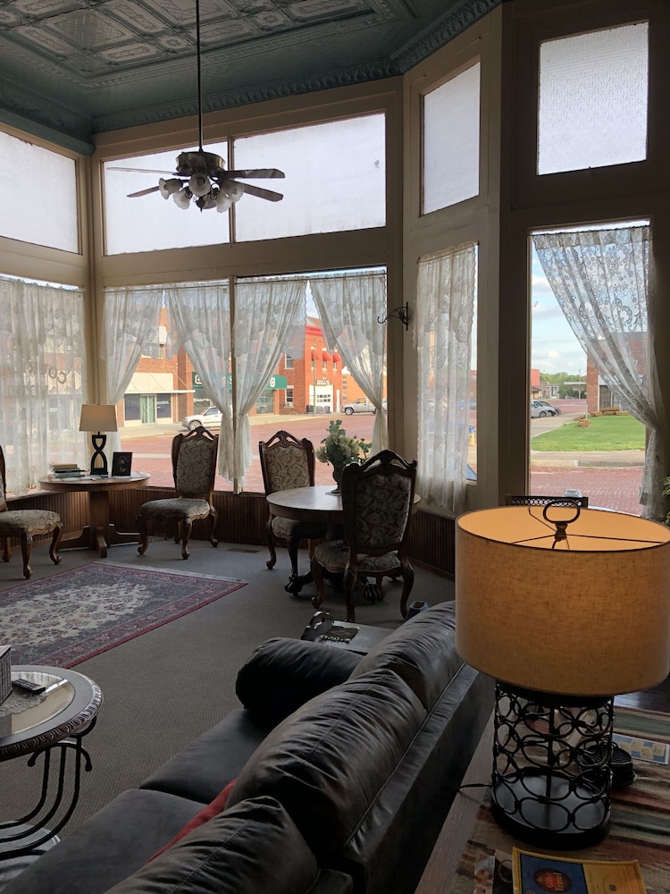 The Courtland Hotel and Day Spa 45/76