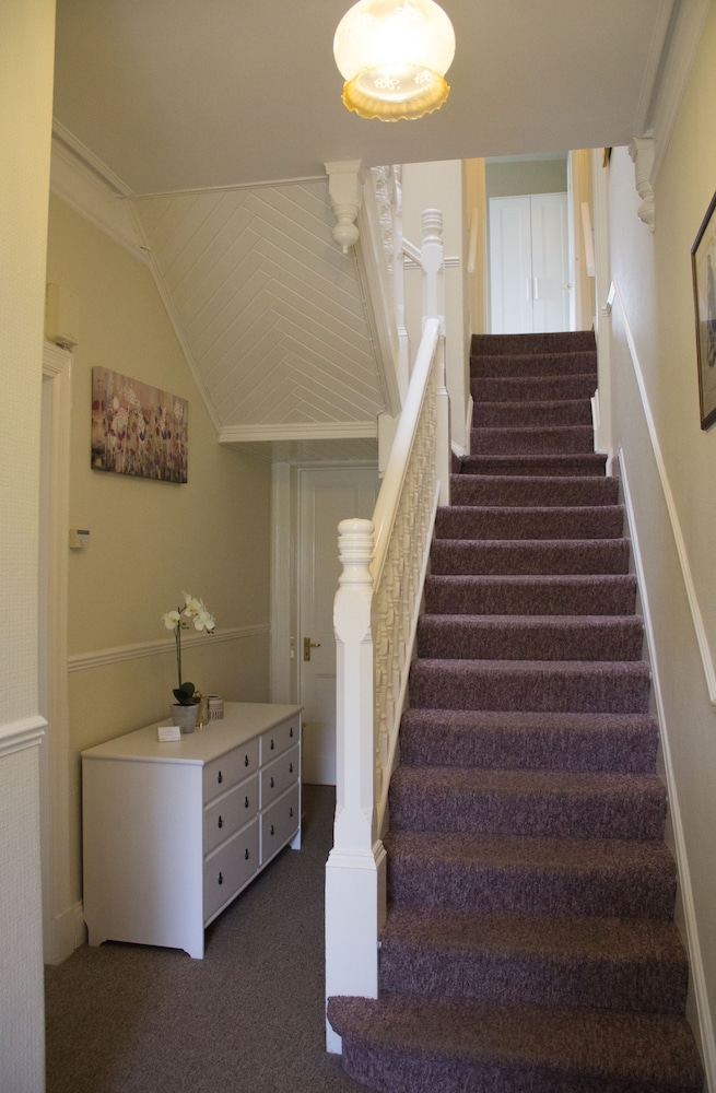 Hazeldene Guest House 5/38