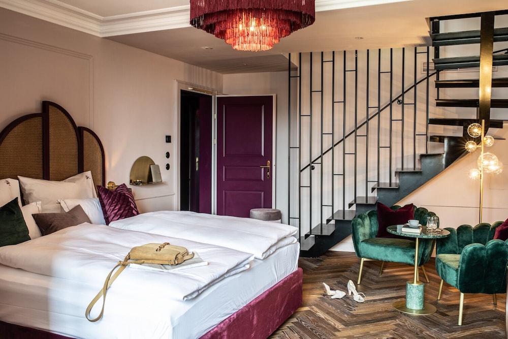 MAISONETTE, SUITE