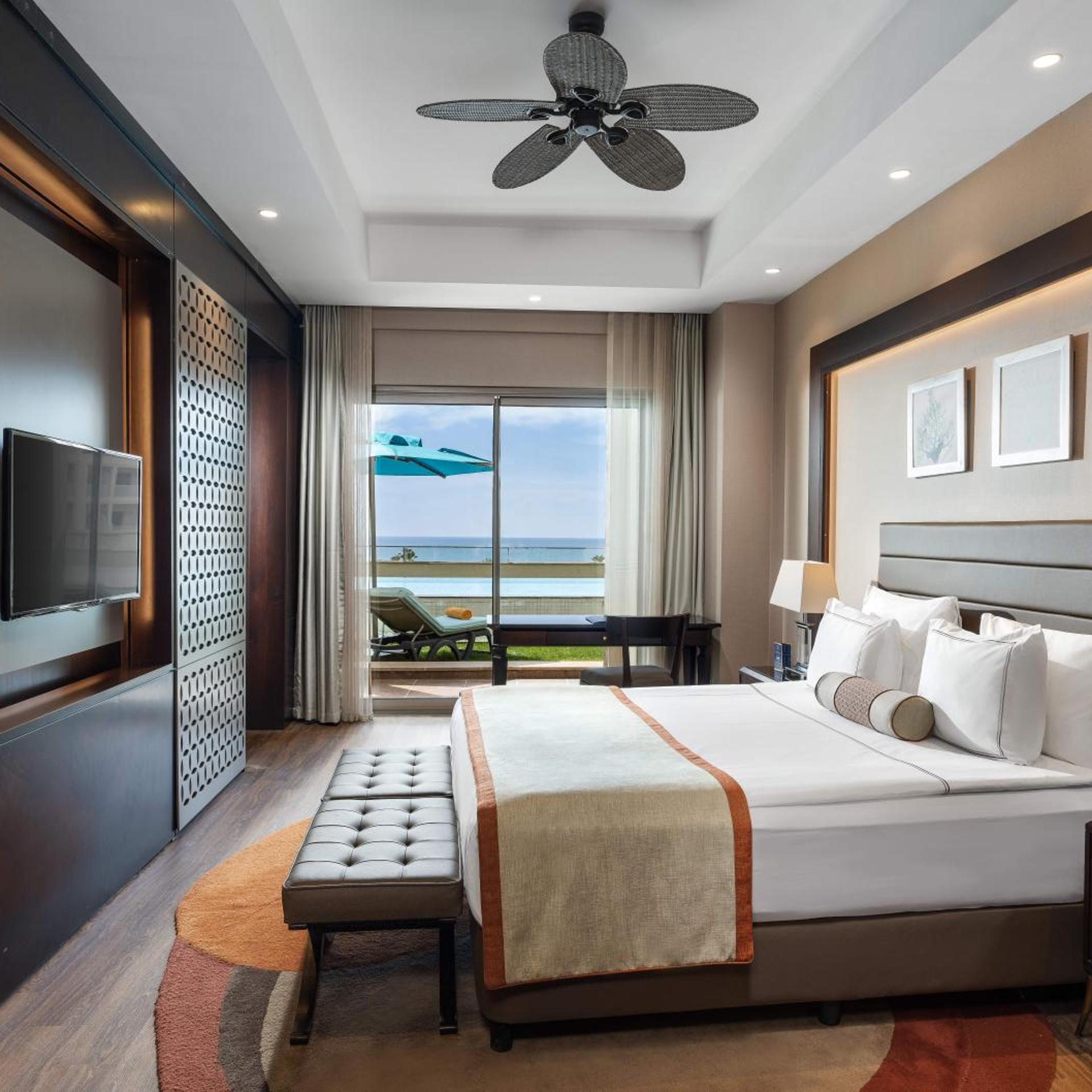 Suite, Pool Access