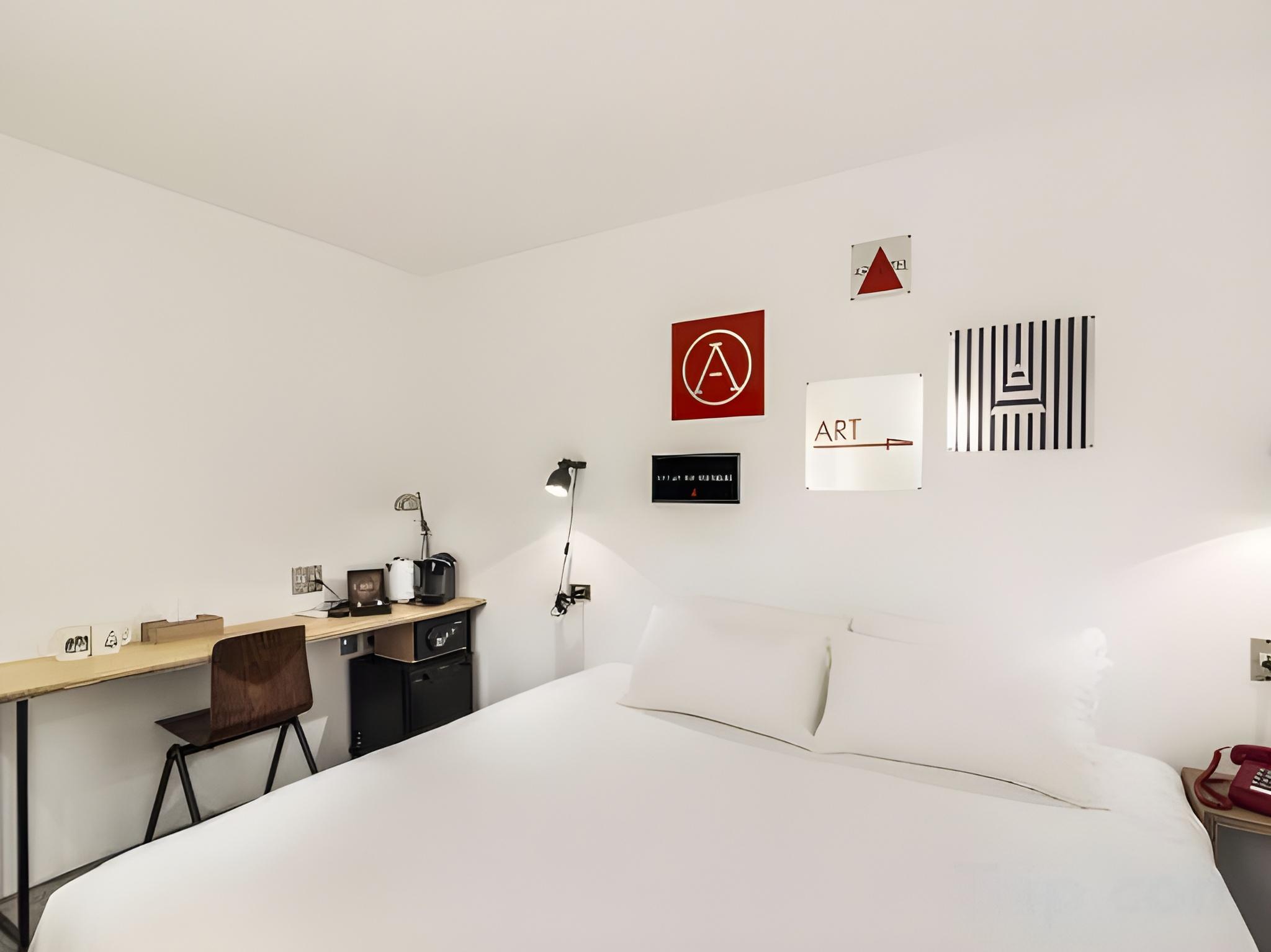 MEDIUM, DOUBLE BED, NO WINDOW