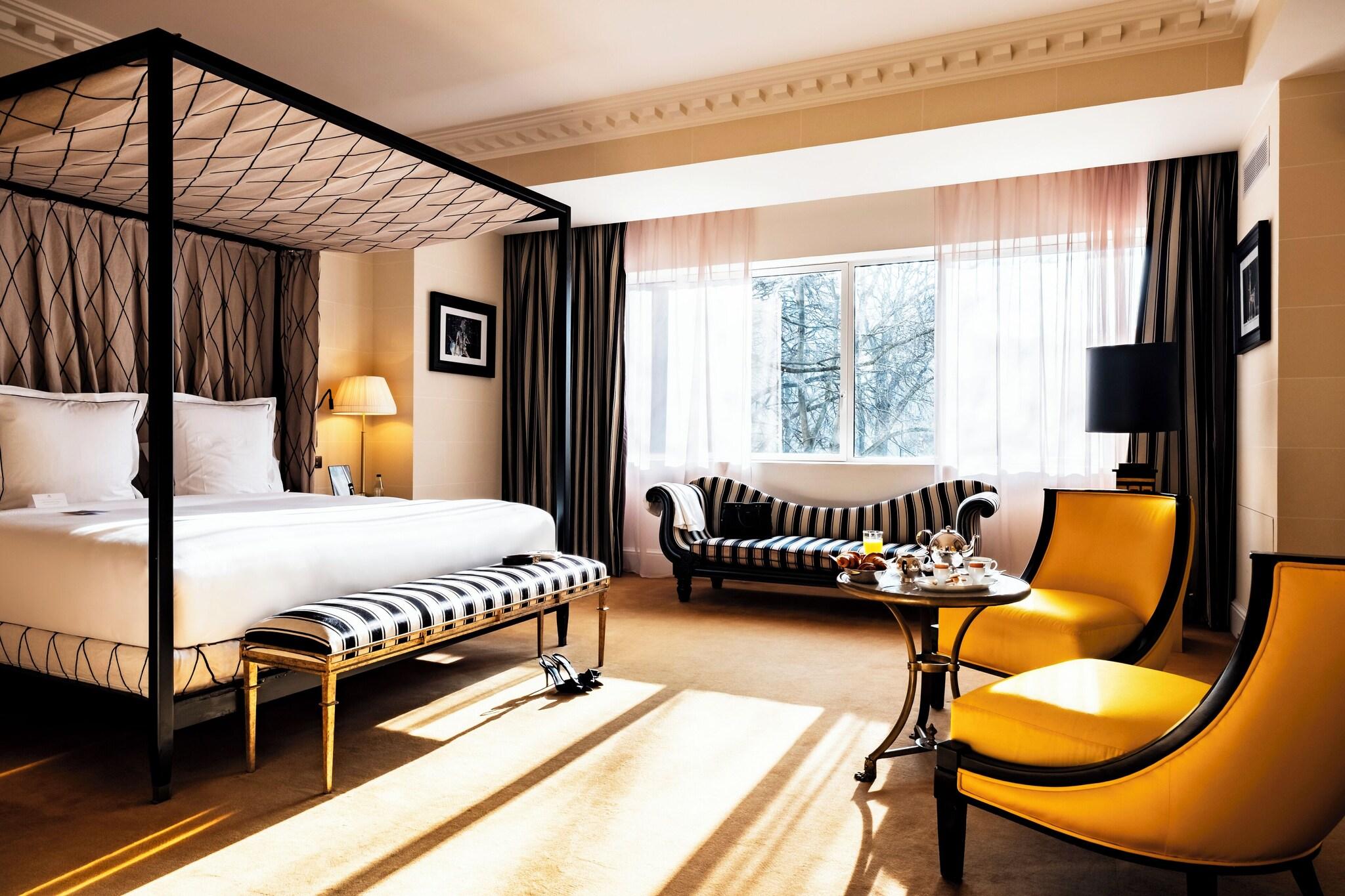 Suite, King Bed, Garden View