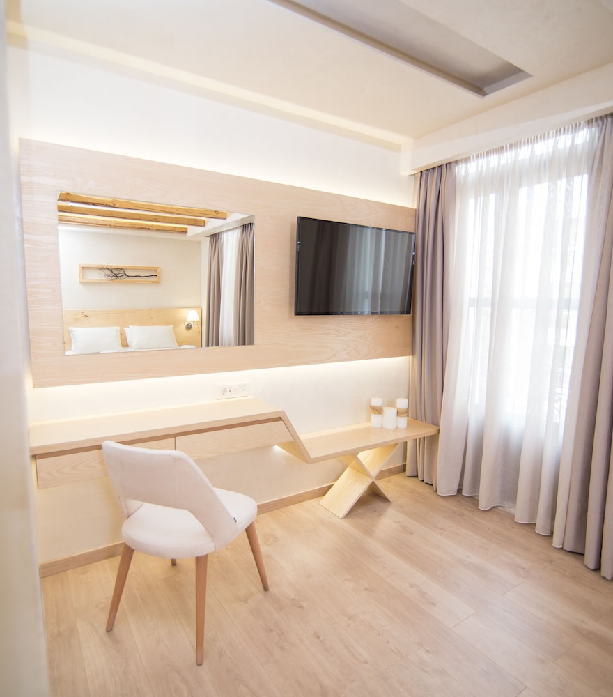 Panellinion Luxury Rooms 17/41