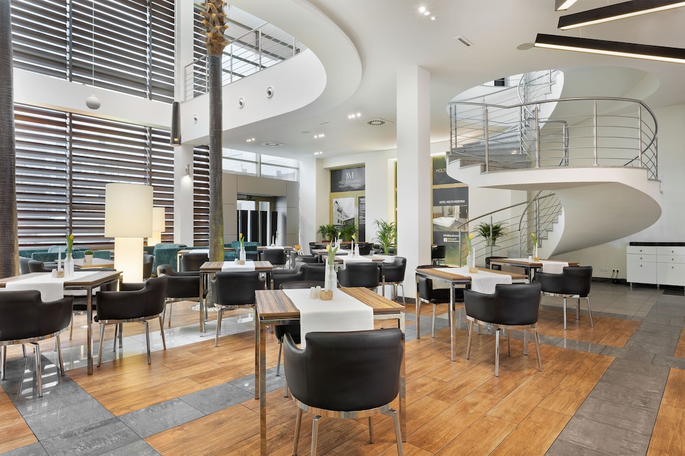HOTEL MODERNO 48/63