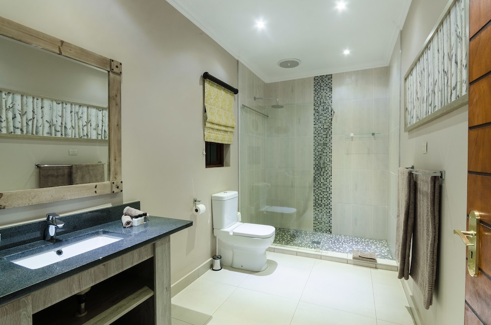 Nut Grove Manor Boutique Hotel 46/50