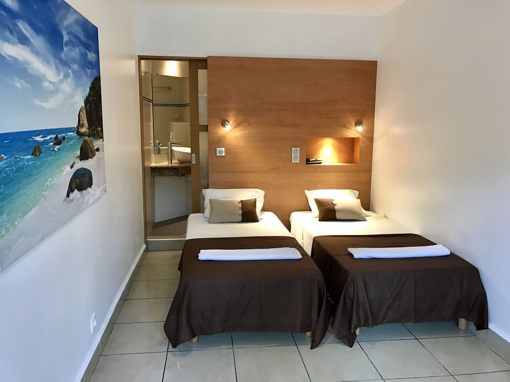 KARAIBES HOTEL 29/65