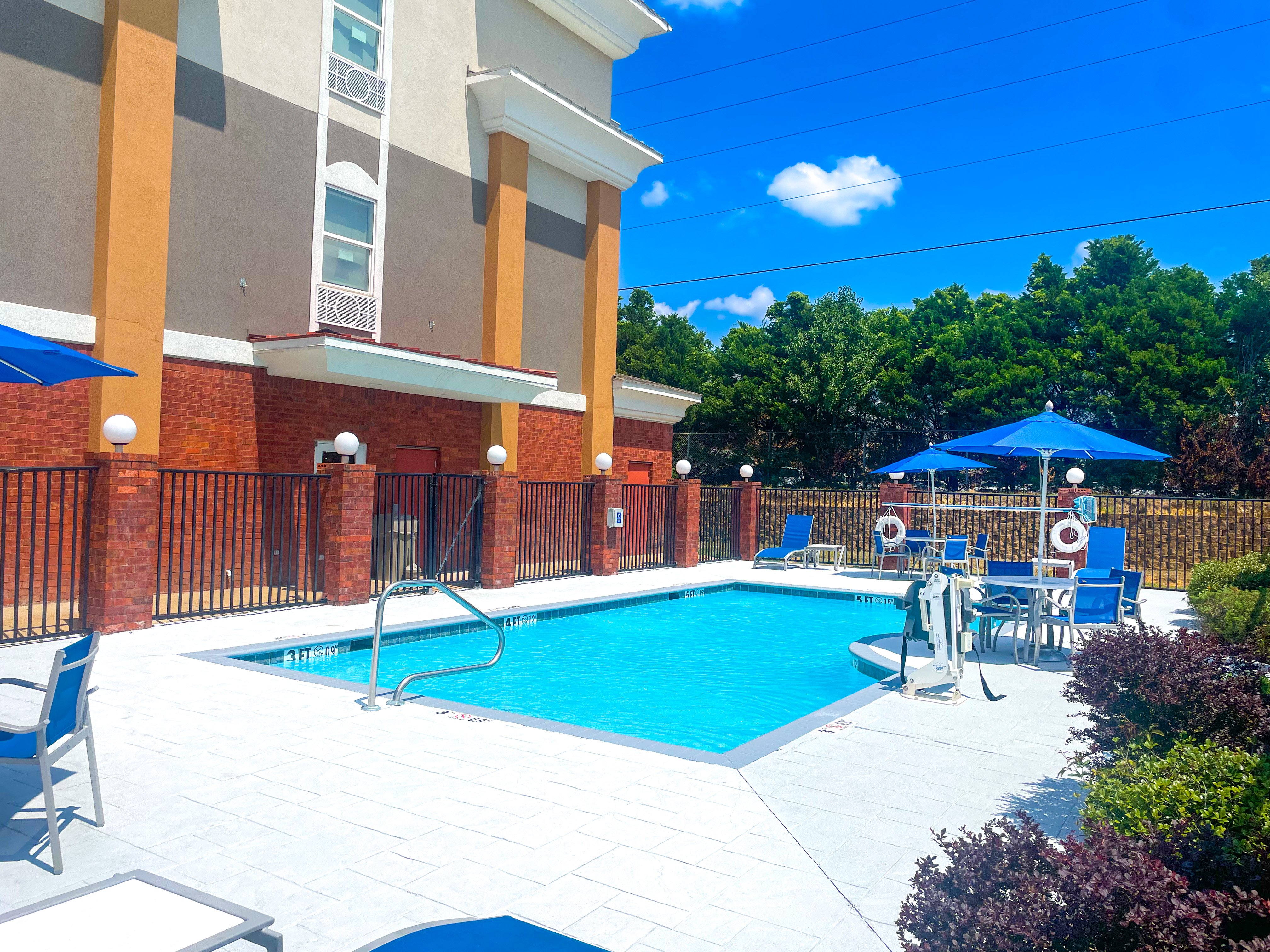Holiday Inn Express Mccomb 6/53