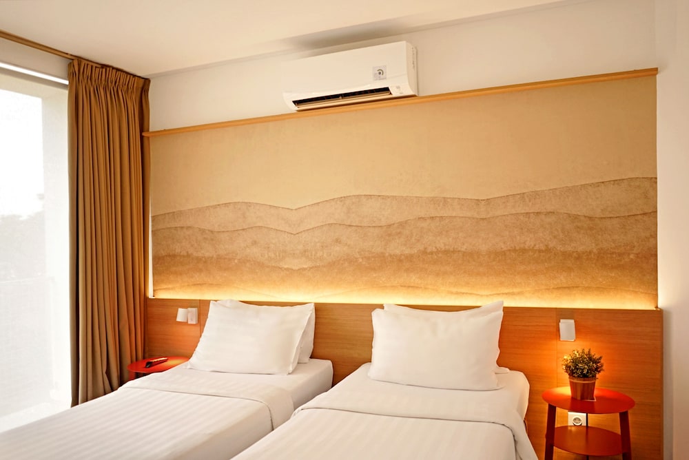 Malaka Hotel 12/72