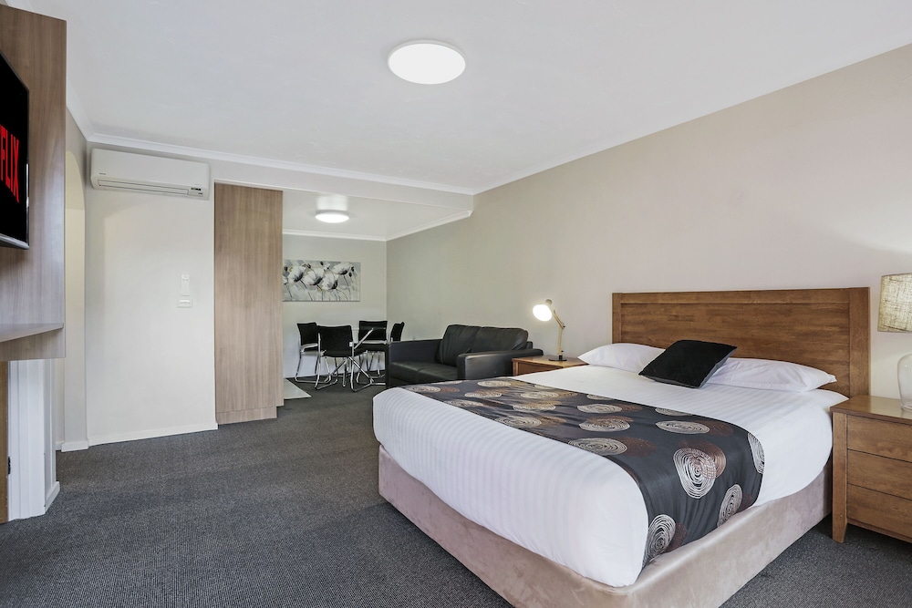 Tudor Motor Inn 22/33