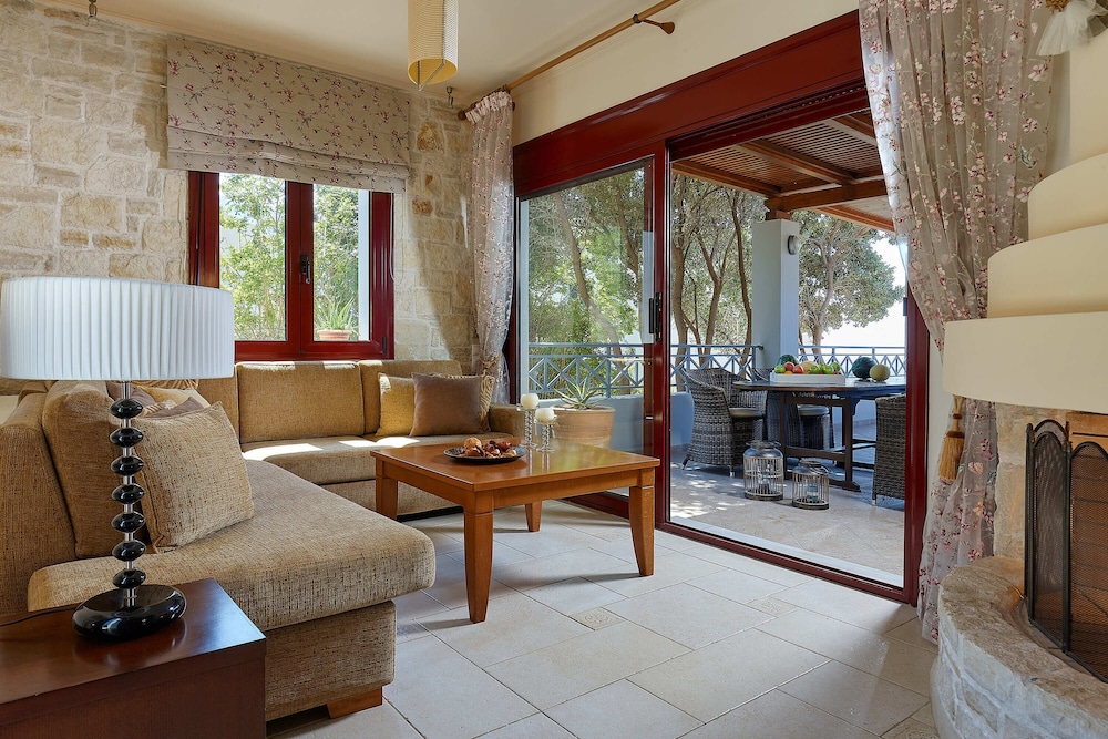 Okeanides Villas 19/50
