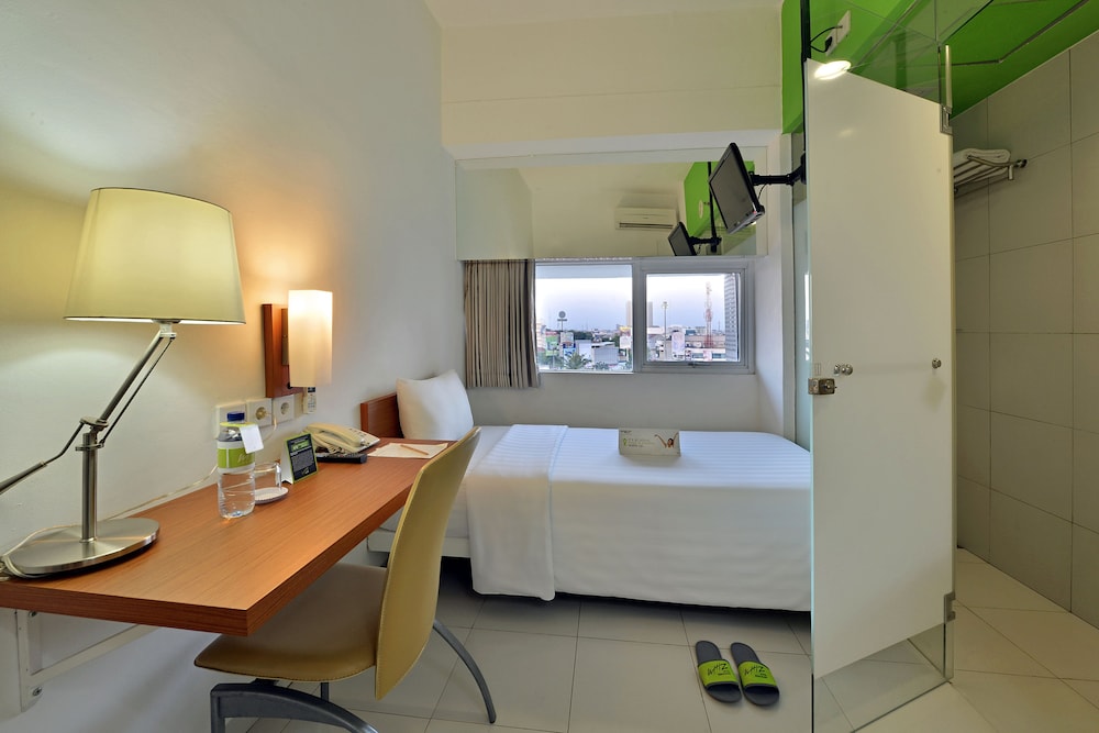 Whiz Hotel Pemuda Semarang 41/44
