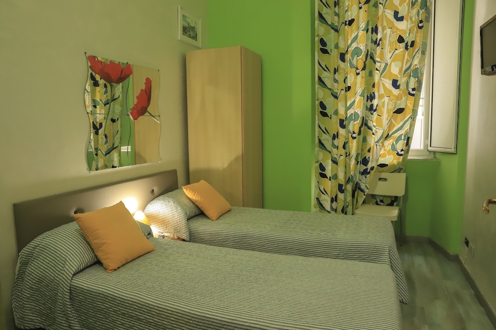 Roman Holidays Hostel 18/50