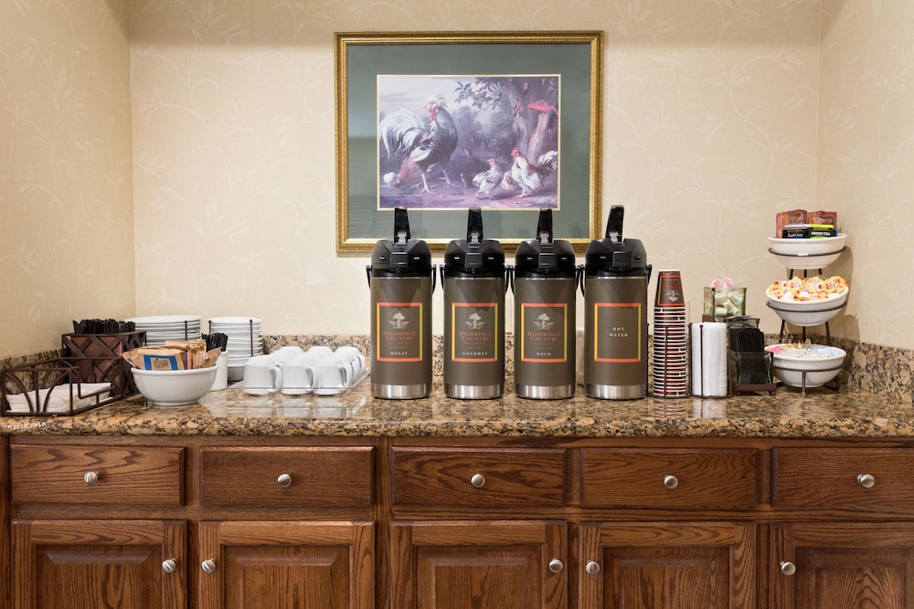 Radiant Inn and Suites Murfreesboro 34/40