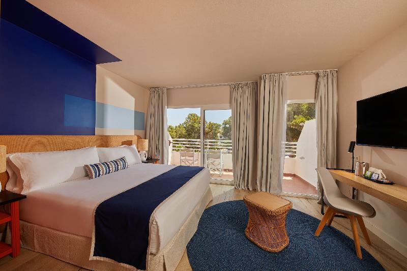 Room, Double or Twin Bed, Sea Front