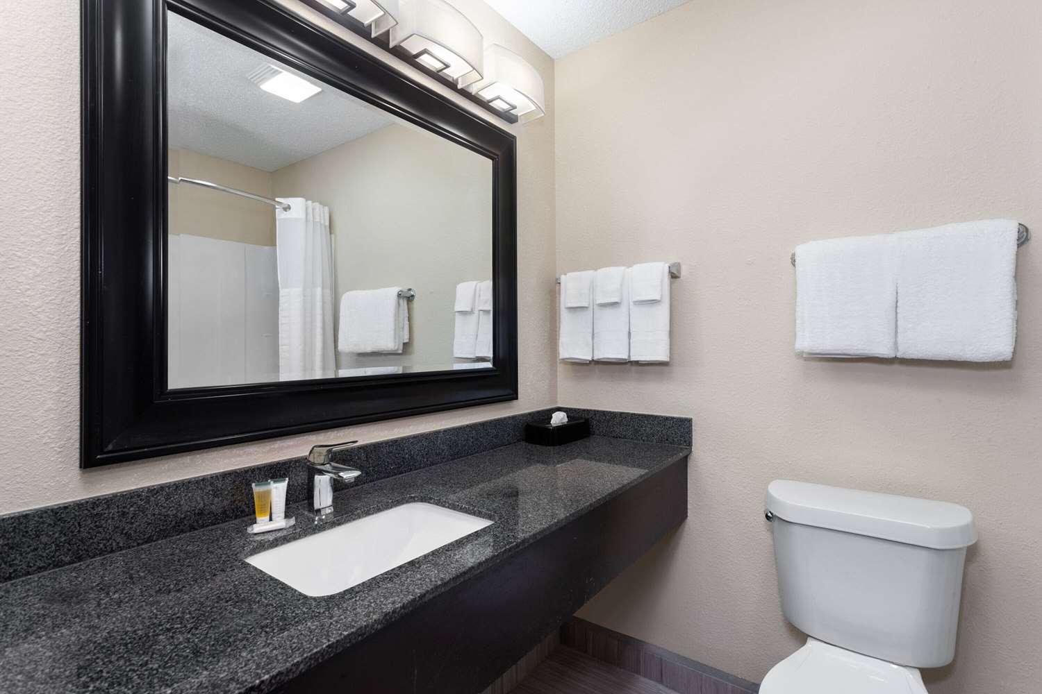 Super 8 by Wyndham Copley Akron 12/15
