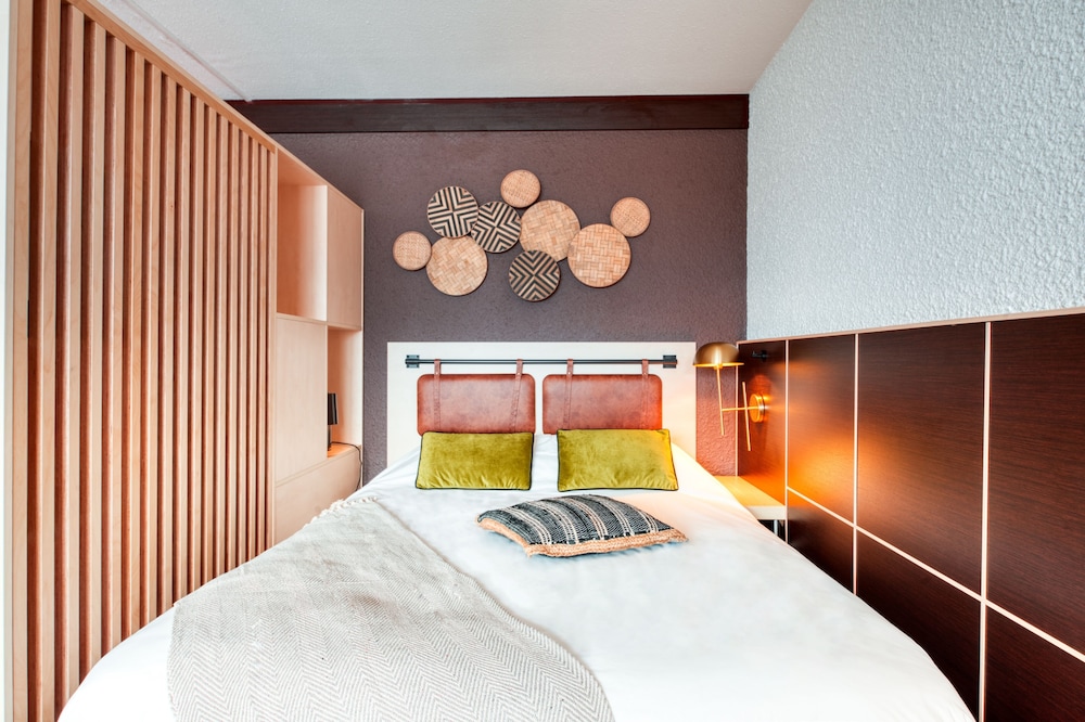 Family, Studio, Queen Bed, Sofa