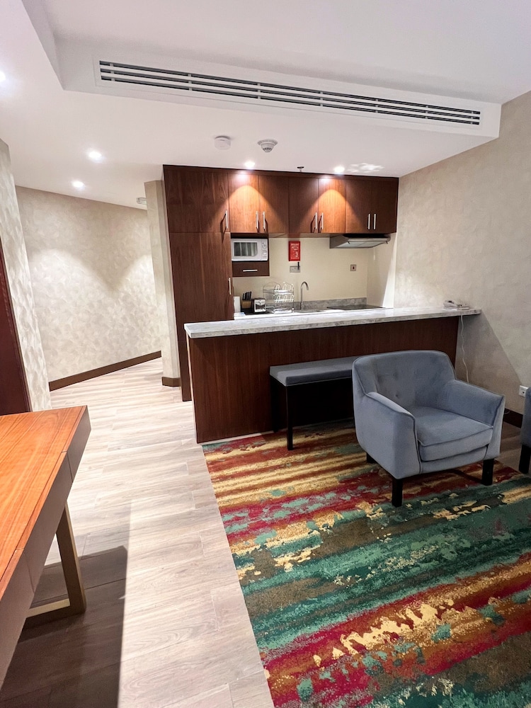 City Seasons Suites Dubai 14/60