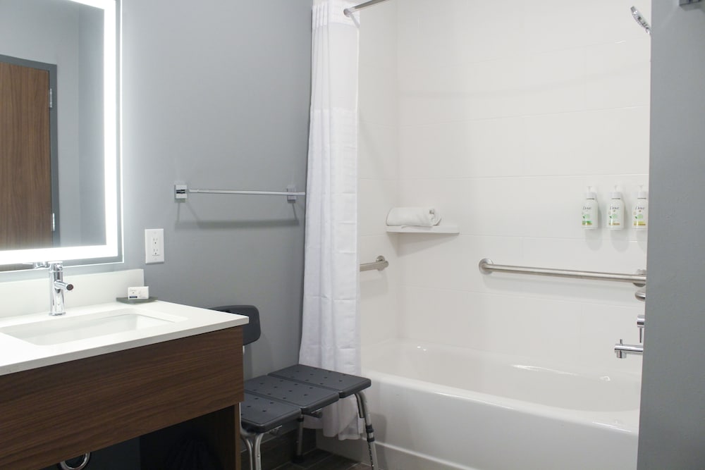 La Quinta Inn & Suites by Wyndham Mount Laurel / Moorestown 57/58