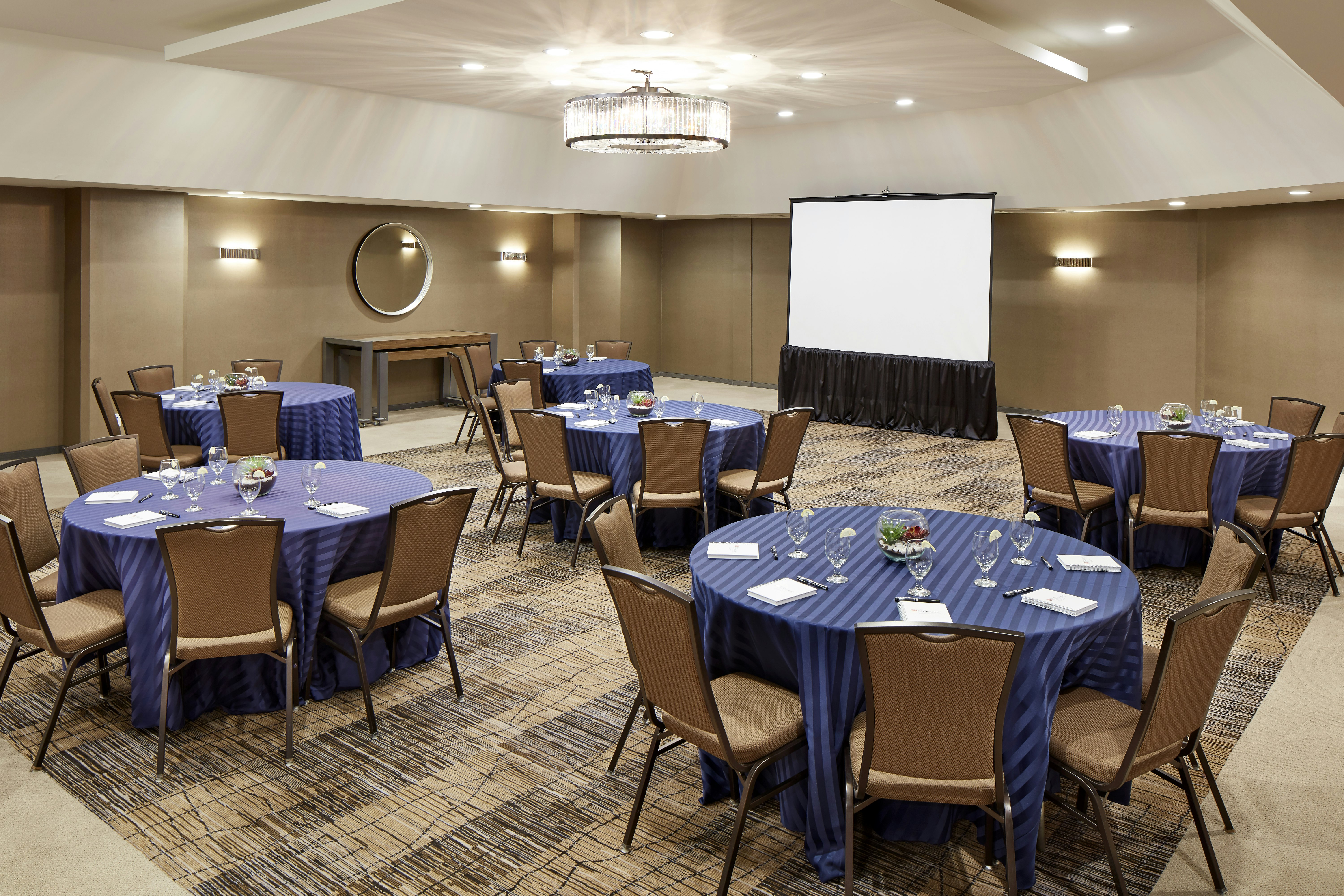 Hilton Garden Inn San Diego Mission Valley Stadium 55/67
