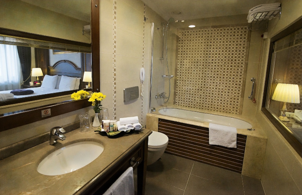 Glk Premier Regency Suites And Spa 17/74