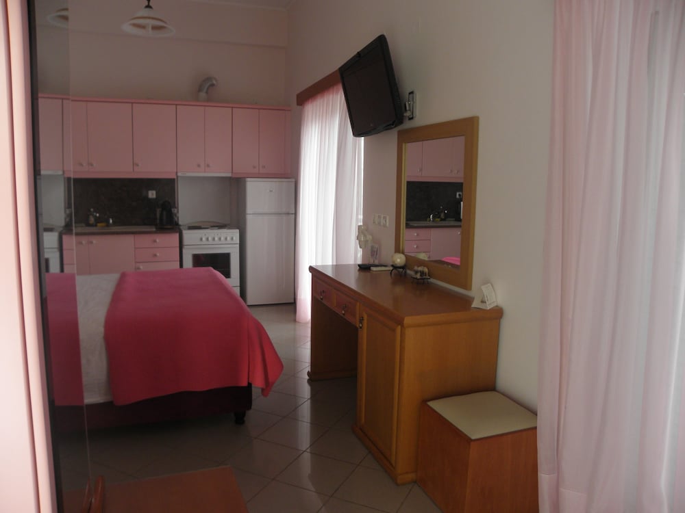 Irida Resort Suites 27/78