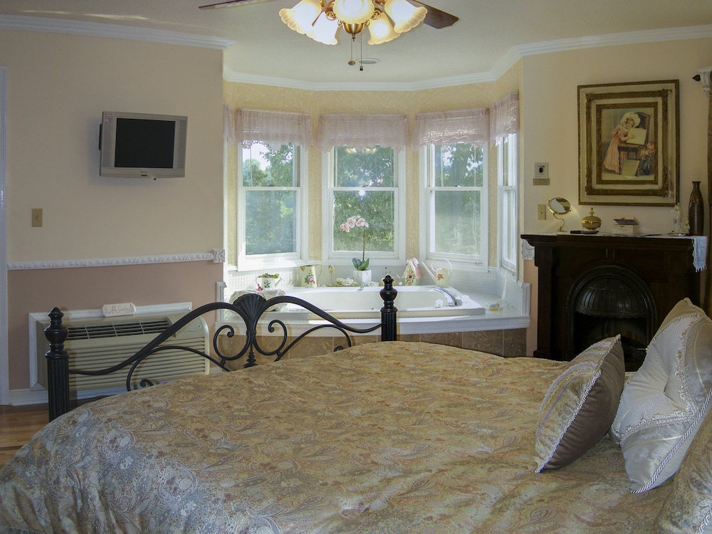 Blue Mountain Mist Country Inn 43/63