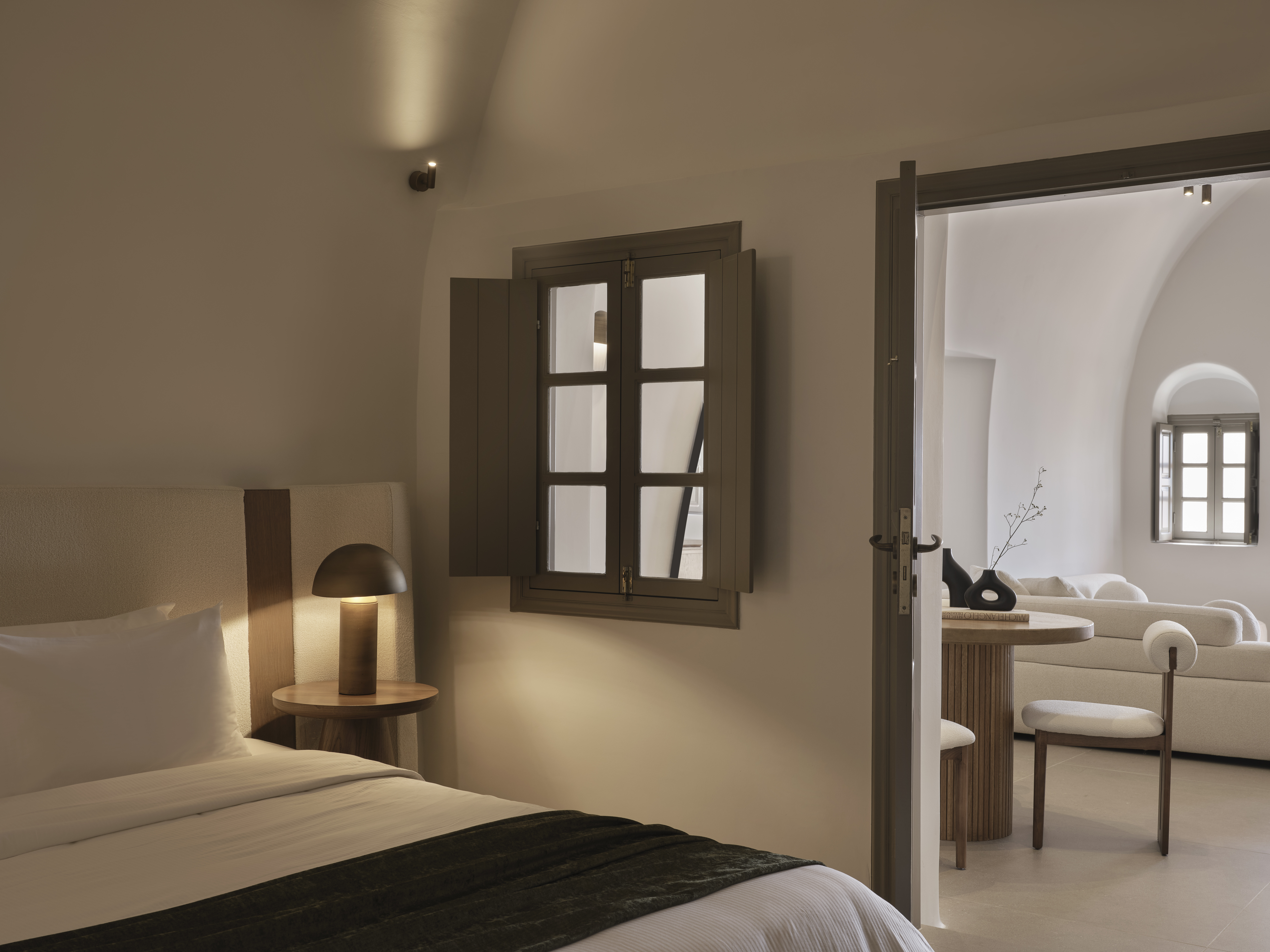 2 Bedrooms, Suite, Outdoor Jetted Tub، Andronis Luxury Suites 3/8