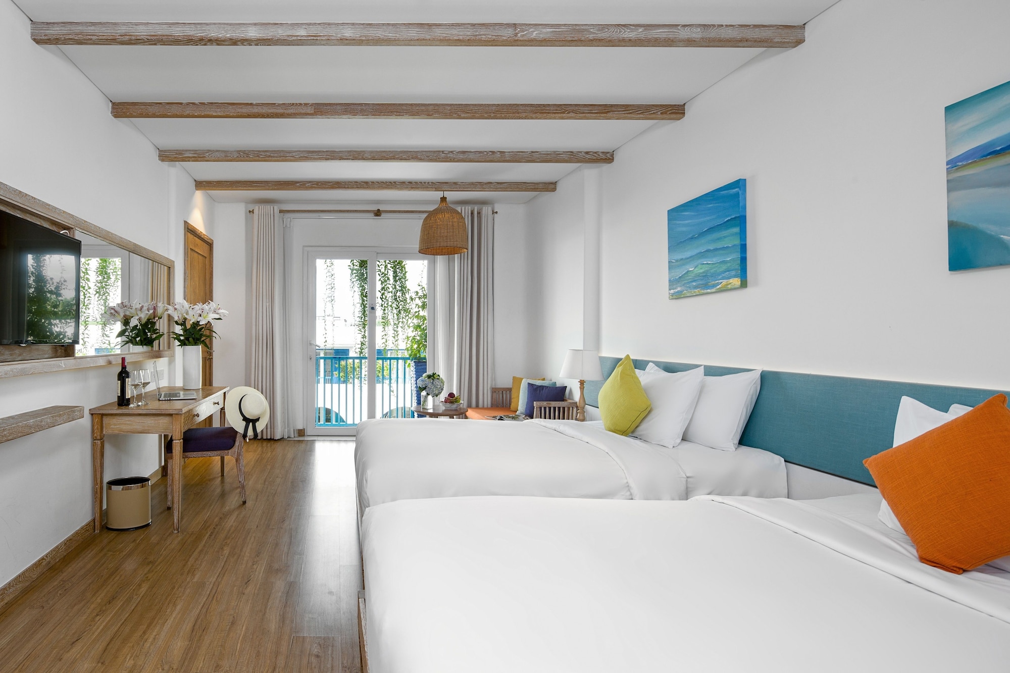 ELITE, DELUXE, TWIN BEDS, POOL OR CITY VIEW, BALCONY