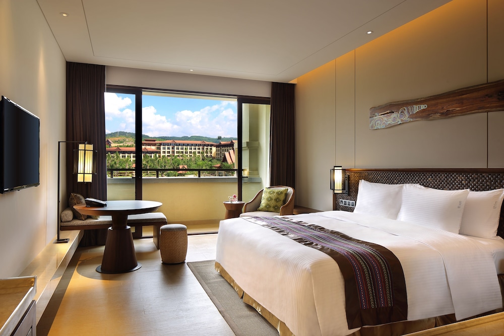 2 Bedrooms, Suite, King and Twin Beds, Club Lounge Access, Lounge Access