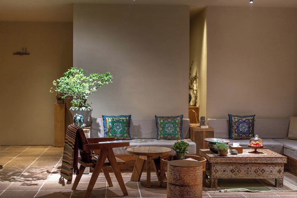 YUANLI HOTEL 32/50