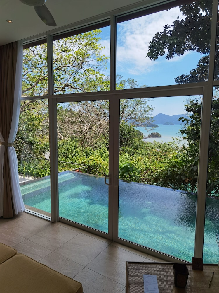 Ambong Pool Villas 21/50