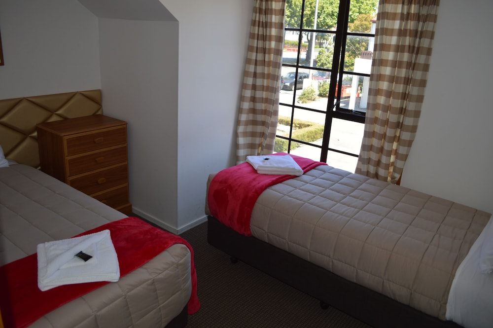 SOUTHERN COMFORT MOTEL 25/74