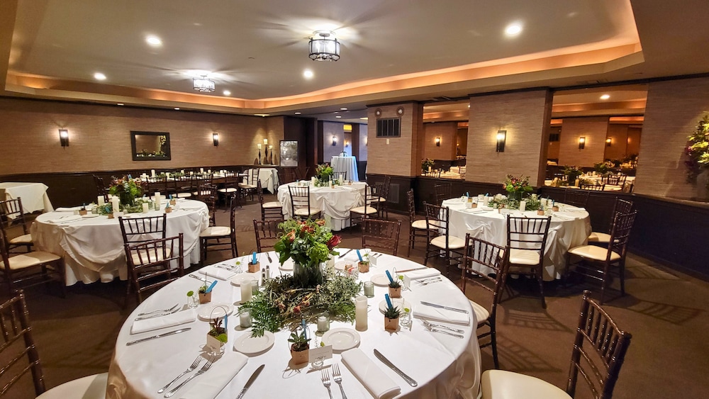 Altland House Inn and Suites 32/50