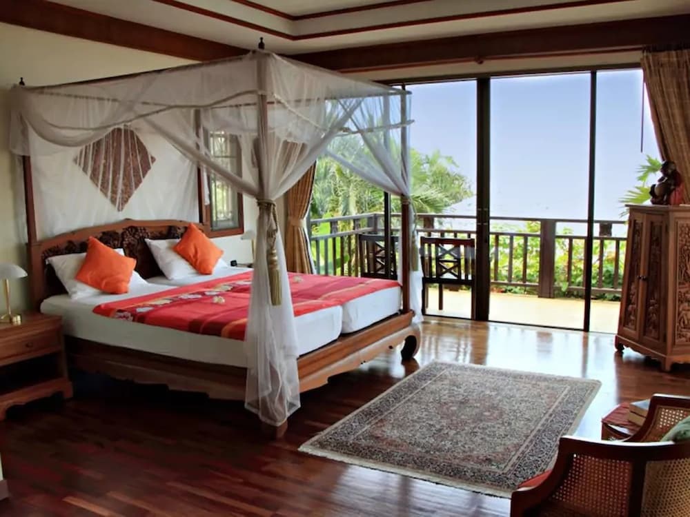 4 BEDROOMS, VILLA, SEA VIEW