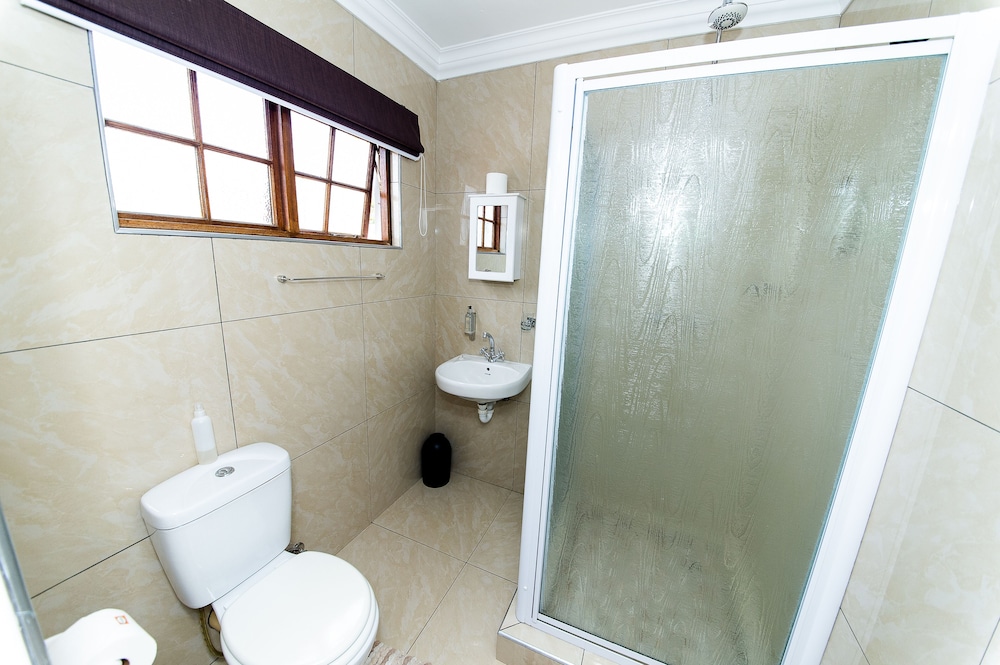 Kleinplasie Guest House 27/29