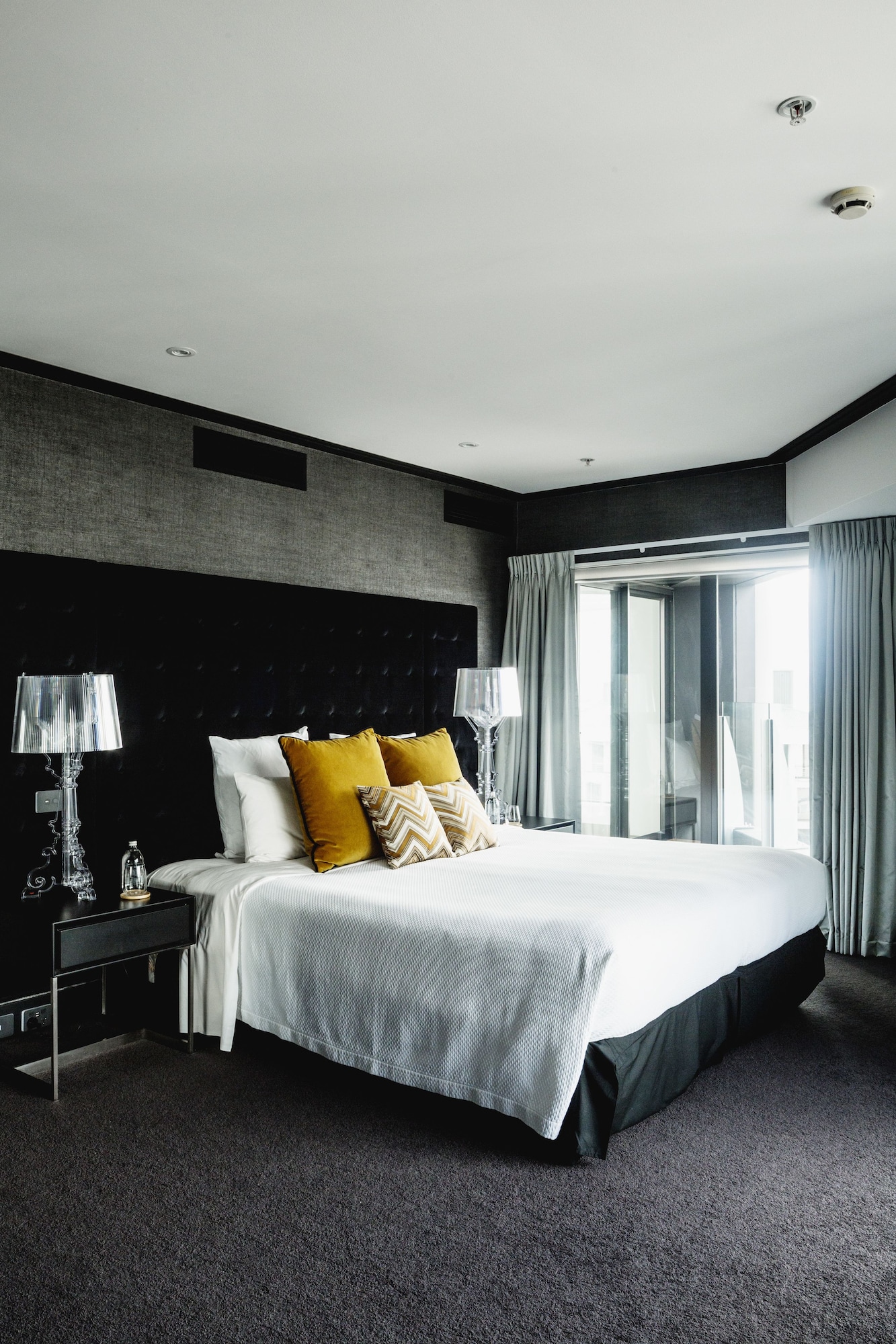 RESIDENCE, SUITE