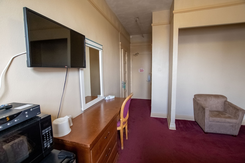 Stillwell Hotel 15/16
