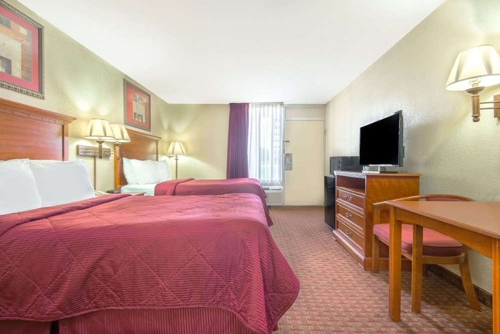 Days Inn by Wyndham Shorter 9/24