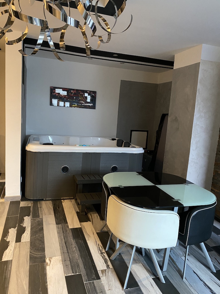 Cap Hotel 62/72